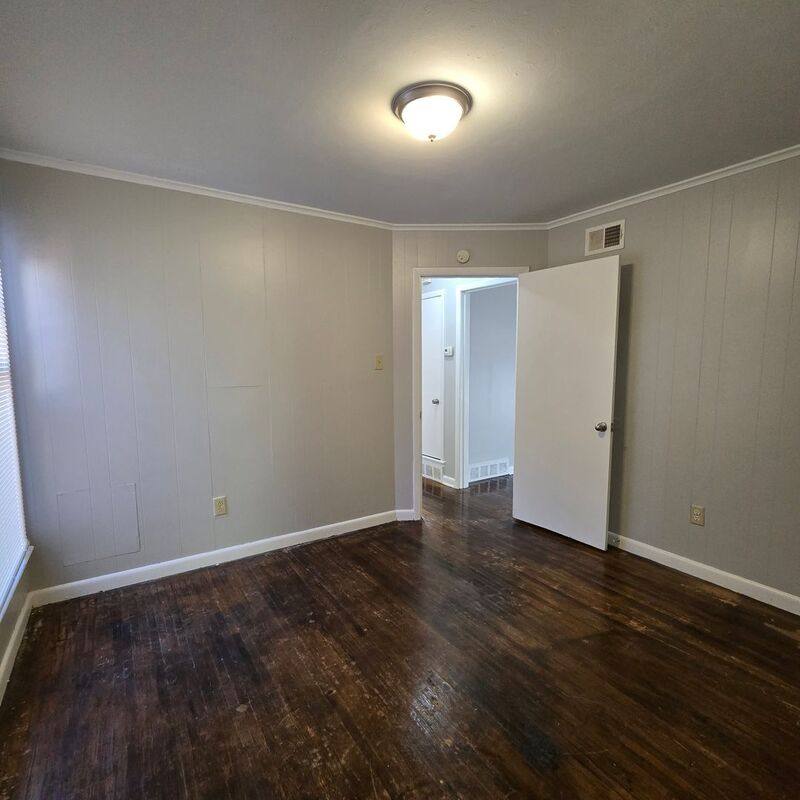 House for rent at 344 E Shelby Dr, Memphis, TN 38109