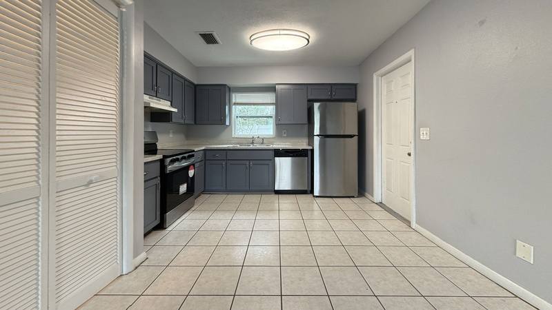 Apartment for rent at 11705 N Dr #B, Tampa, FL 33617