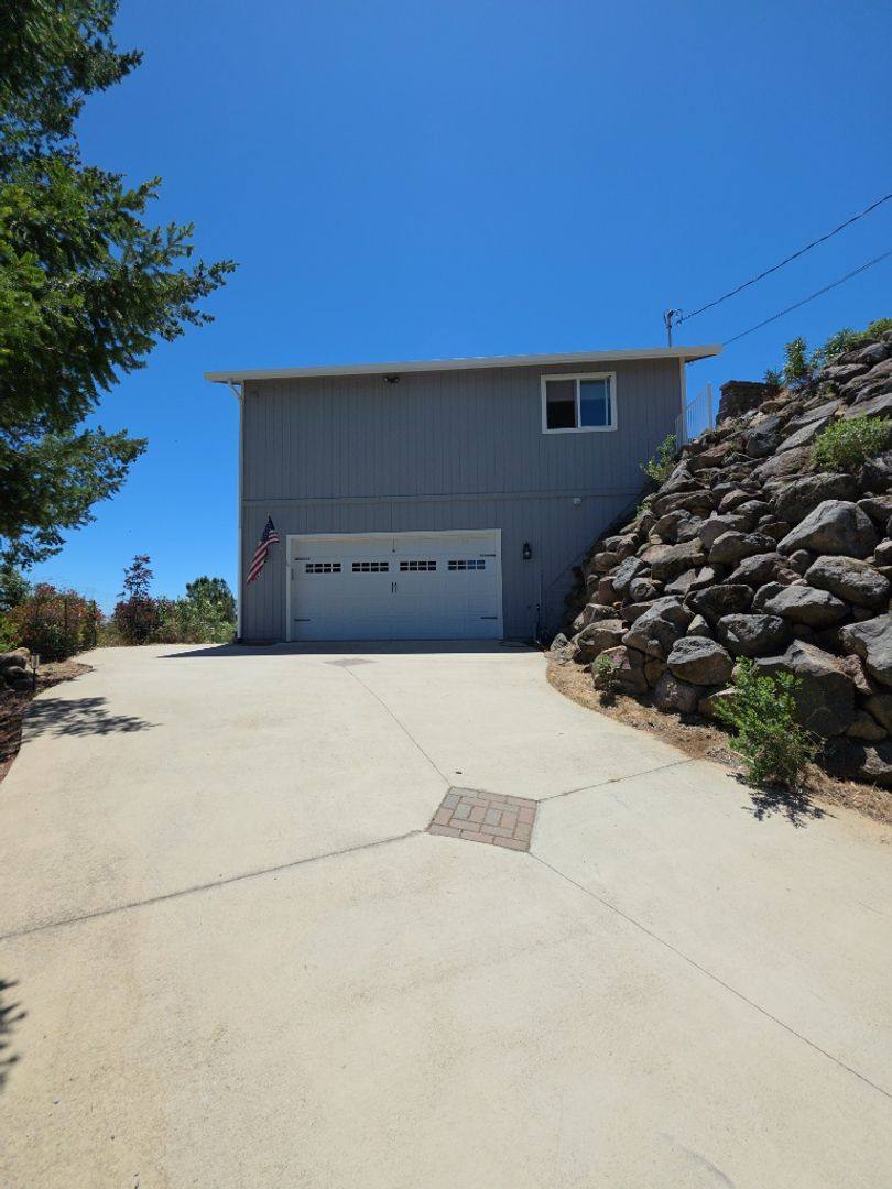 House for rent at 8115 Mountain Crest Dr, Kelseyville, CA 95451