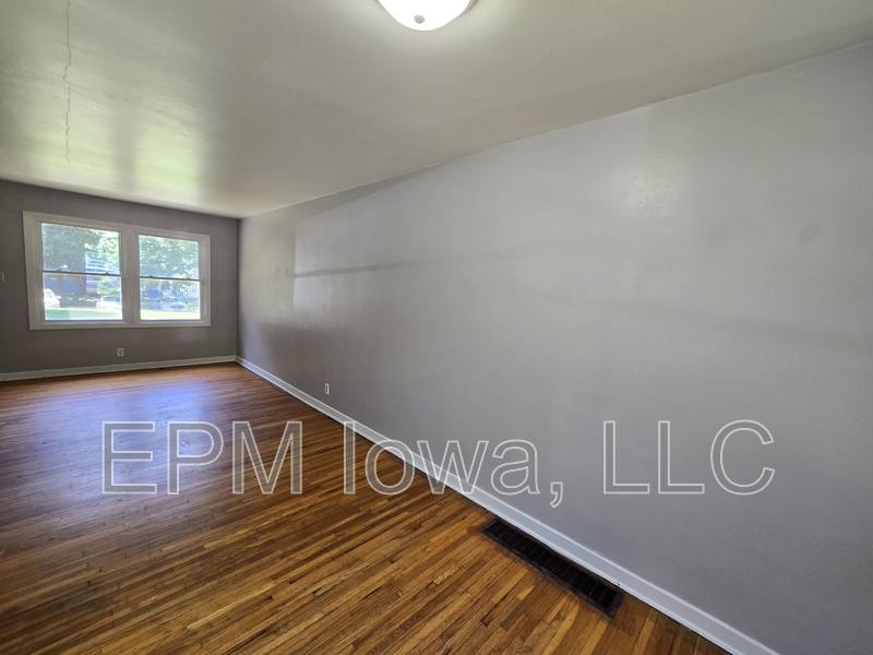 Apartment for rent at 227 Madison St, Waterloo, IA 50703