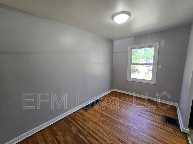 Apartment for rent at 227 Madison St, Waterloo, IA 50703