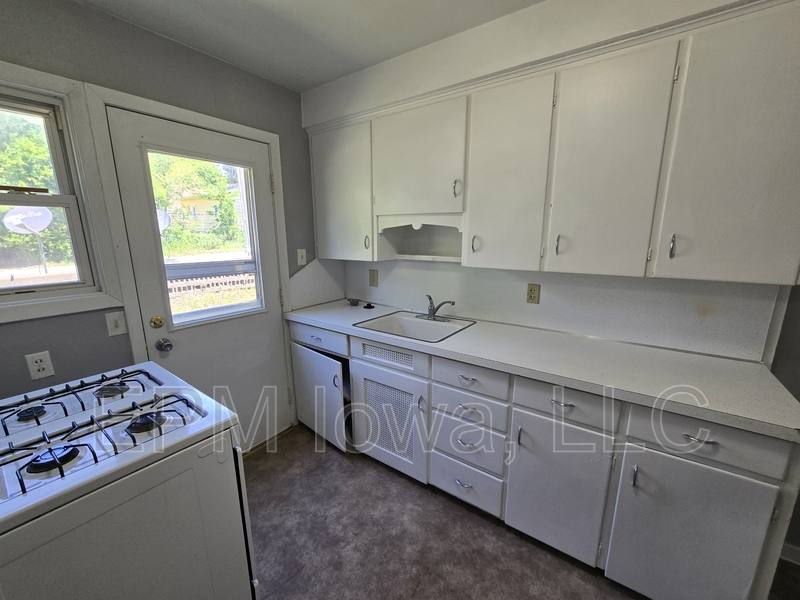Apartment for rent at 227 Madison St, Waterloo, IA 50703