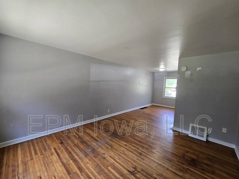 Apartment for rent at 227 Madison St, Waterloo, IA 50703