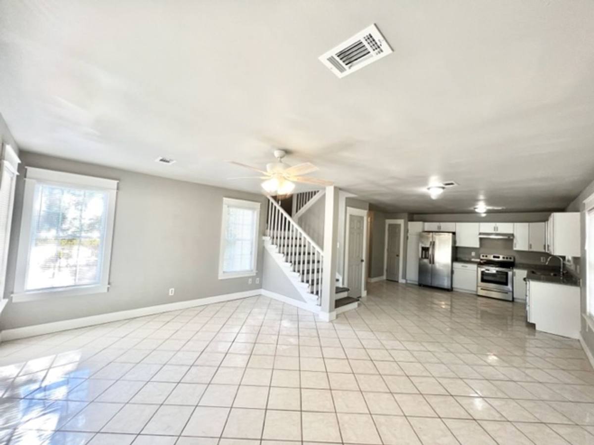 House for rent at 140 Hickory Loop Dr, Freeport, FL 32439