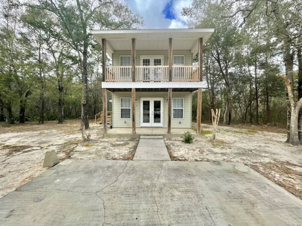 House for rent at 140 Hickory Loop Dr, Freeport, FL 32439