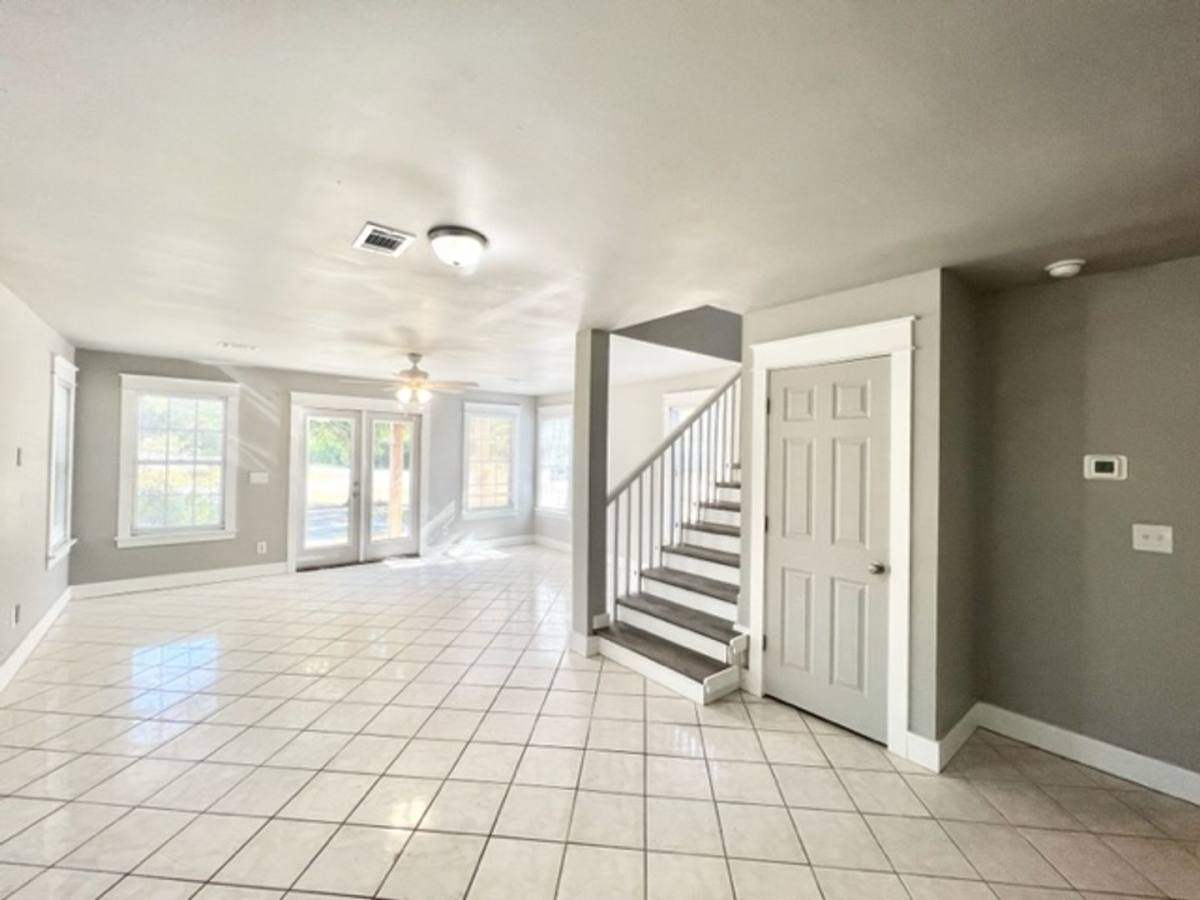 House for rent at 140 Hickory Loop Dr, Freeport, FL 32439