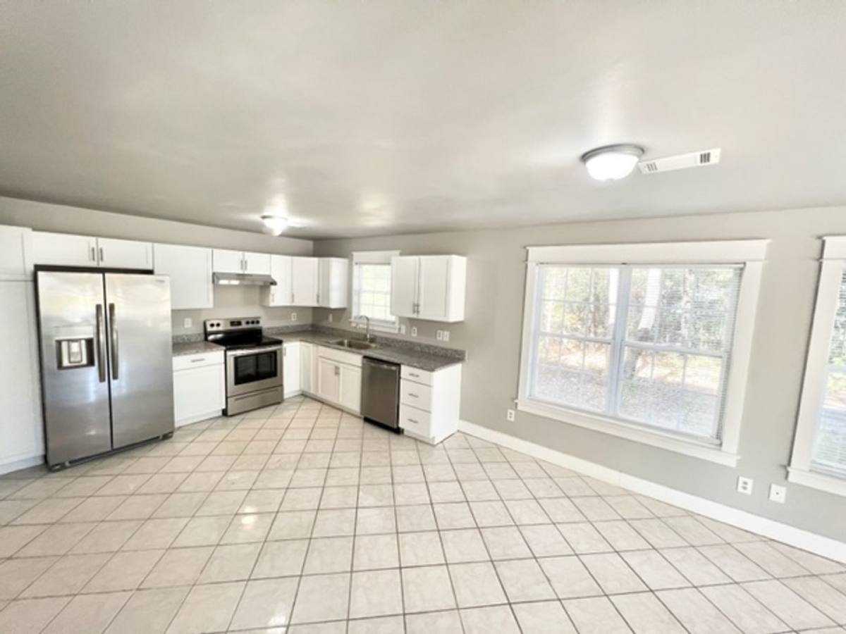 House for rent at 140 Hickory Loop Dr, Freeport, FL 32439