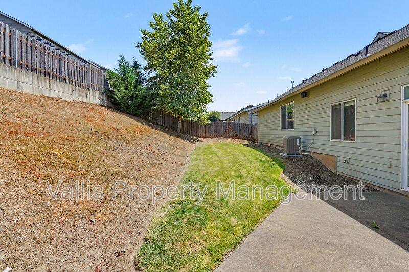 House for rent at 2495 Benjamin Ave NW, Salem, OR 97304