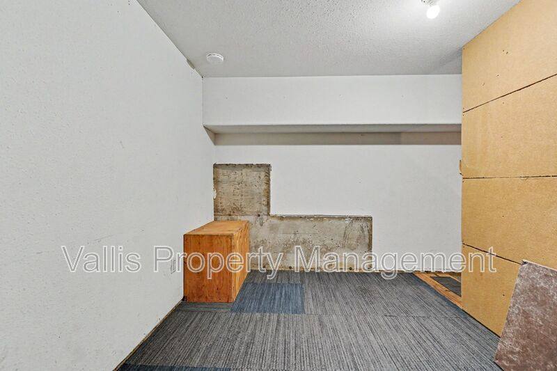 House for rent at 2495 Benjamin Ave NW, Salem, OR 97304