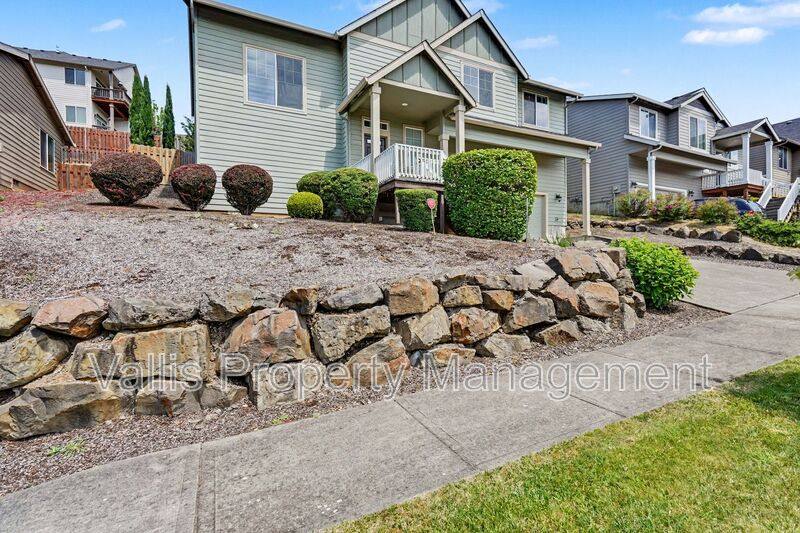 House for rent at 2495 Benjamin Ave NW, Salem, OR 97304