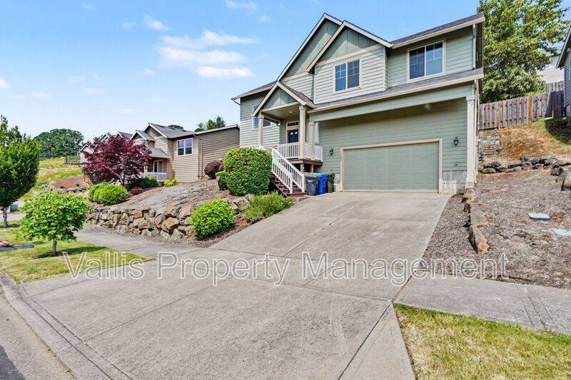 House for rent at 2495 Benjamin Ave NW, Salem, OR 97304