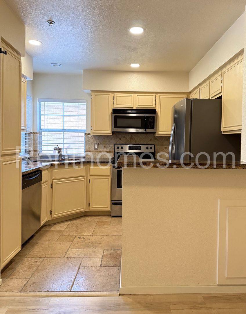 Condo for rent at 18650 Caminito Cantilena, San Diego, CA 92128