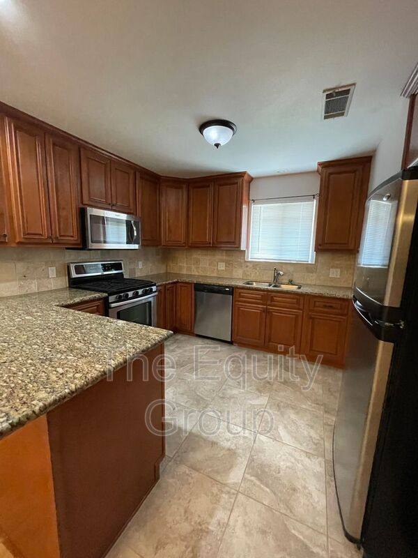 House for rent at 708 S Peggy St, Tulare, CA 93274