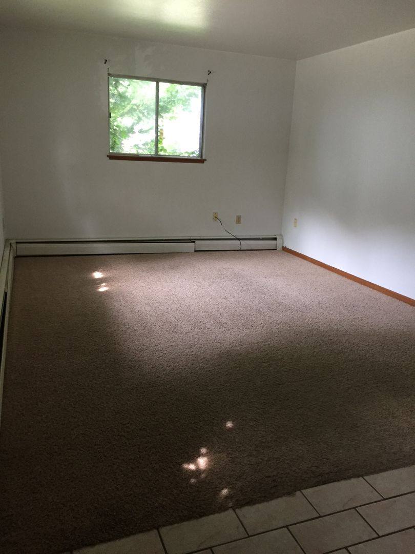 Apartment for rent at 425 Western Ave 1-8, Waterloo, IA 50701