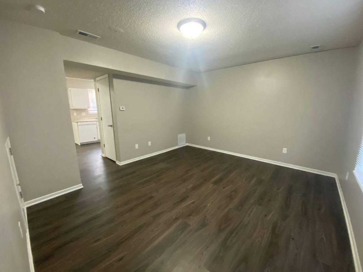Townhouse for rent at 1549 E Pleasant View Dr, Des Moines, IA 50320