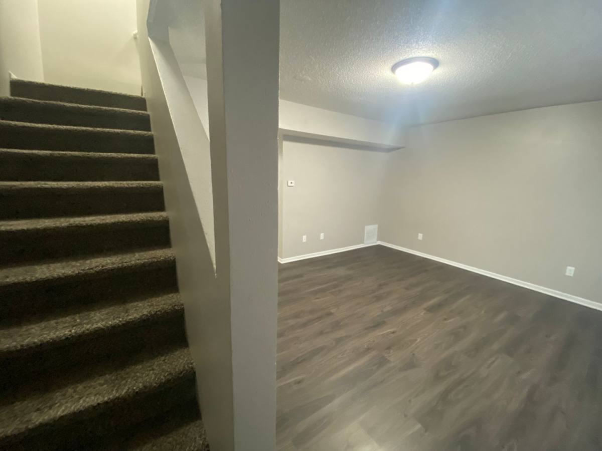 Townhouse for rent at 1549 E Pleasant View Dr, Des Moines, IA 50320