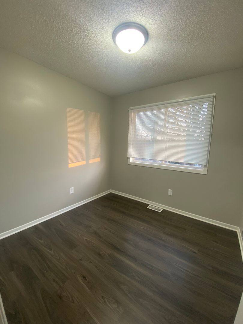 Townhouse for rent at 1549 E Pleasant View Dr, Des Moines, IA 50320