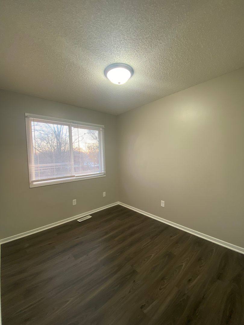 Townhouse for rent at 1549 E Pleasant View Dr, Des Moines, IA 50320