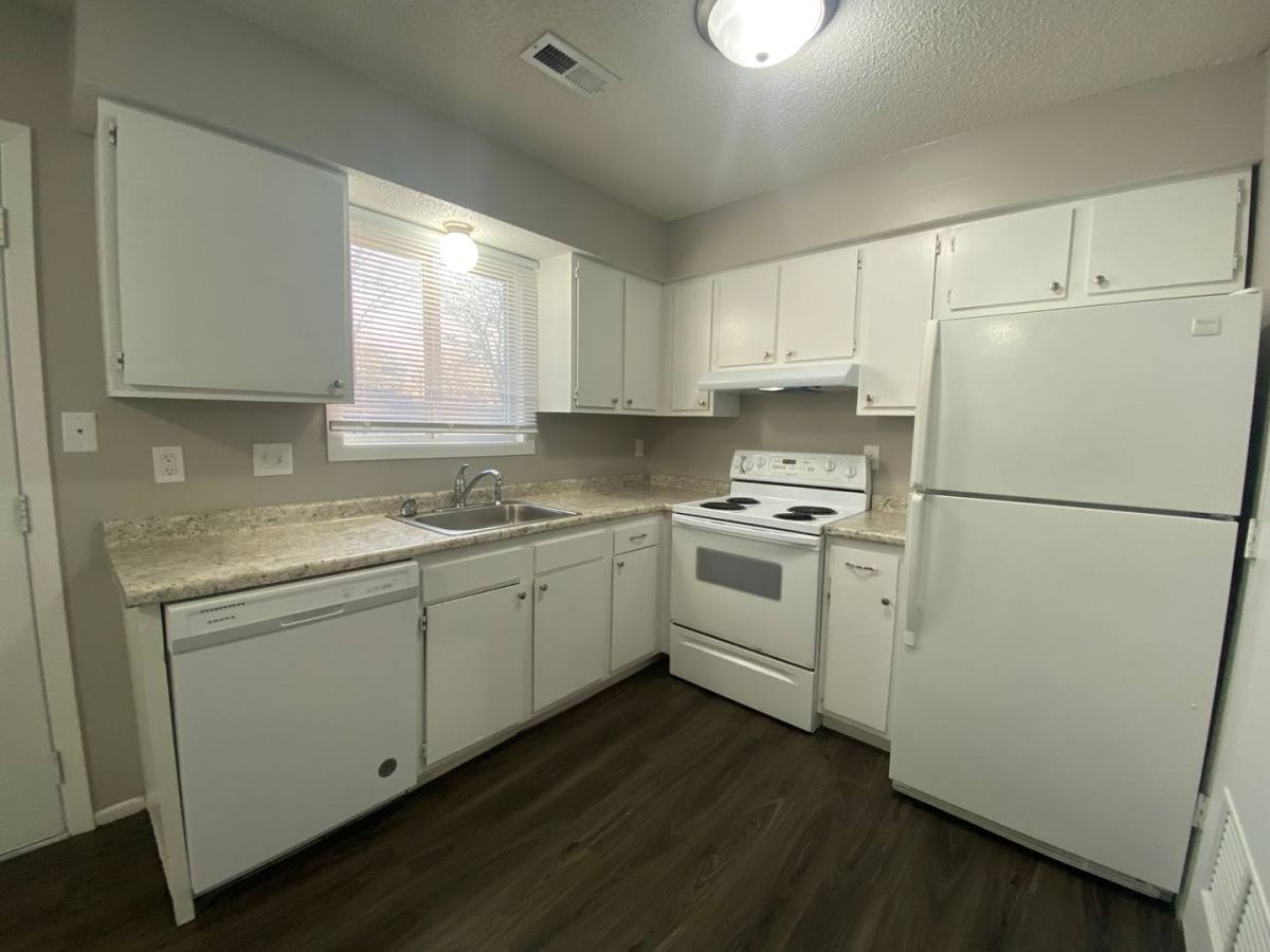 Townhouse for rent at 1549 E Pleasant View Dr, Des Moines, IA 50320