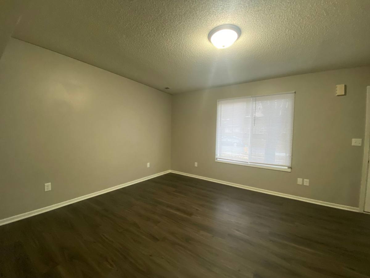 Townhouse for rent at 1549 E Pleasant View Dr, Des Moines, IA 50320