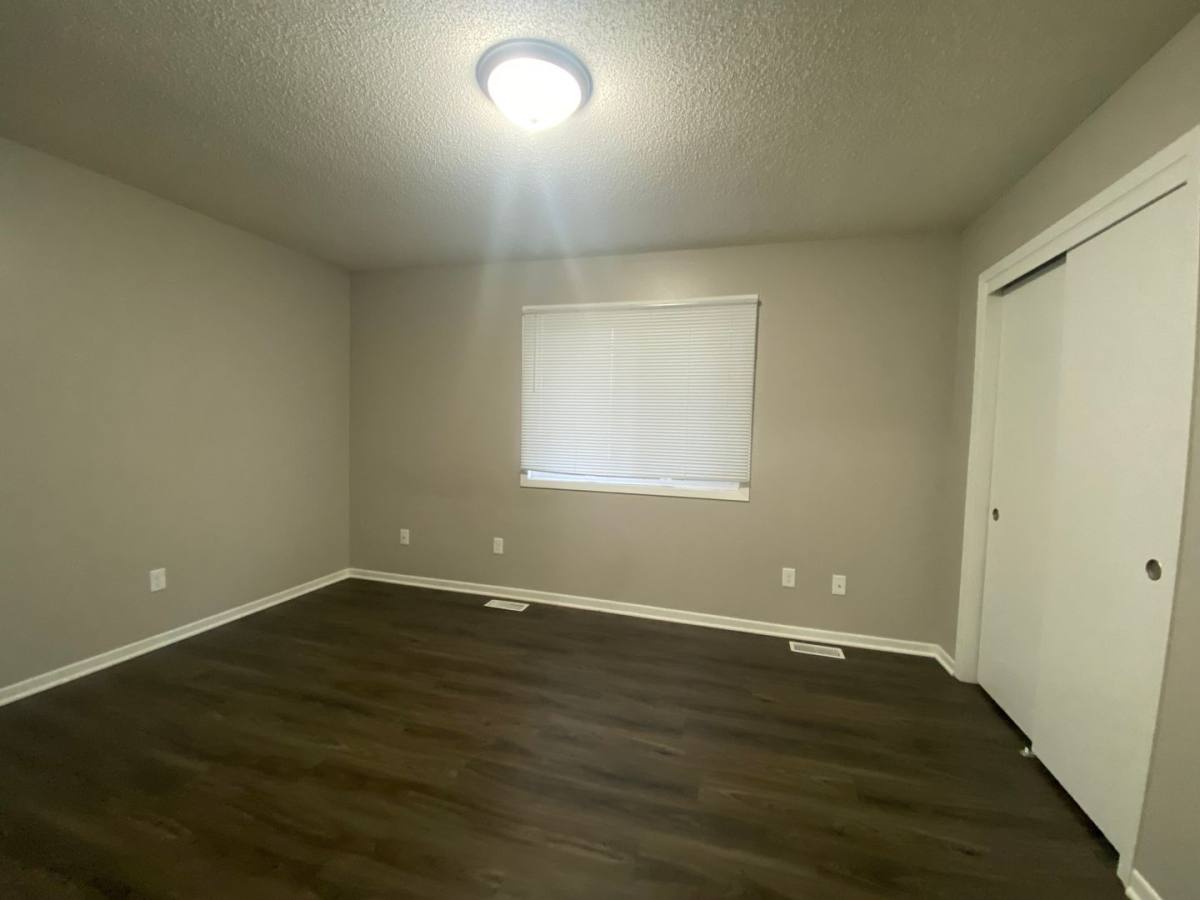 Townhouse for rent at 1549 E Pleasant View Dr, Des Moines, IA 50320