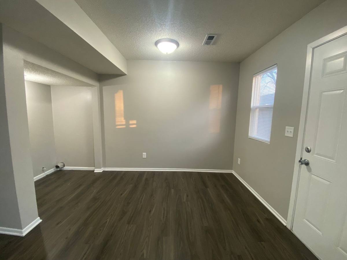 Townhouse for rent at 1549 E Pleasant View Dr, Des Moines, IA 50320