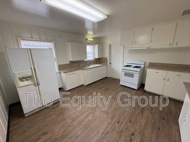House for rent at 309 W Noble Ave, Visalia, CA 93291