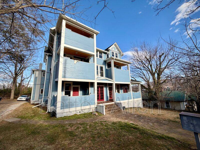 Apartment for rent at 33 Starnes Ave #4, Asheville, NC 28801
