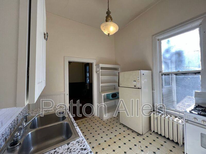Apartment for rent at 33 Starnes Ave #4, Asheville, NC 28801