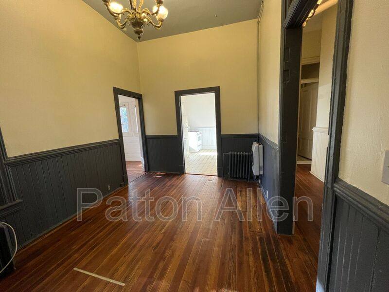 Apartment for rent at 33 Starnes Ave #4, Asheville, NC 28801
