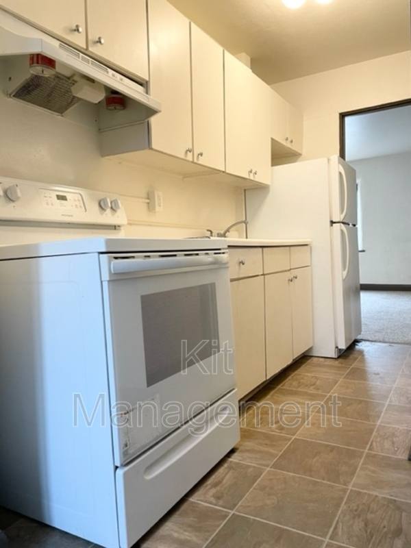 Apartment for rent at 3805 Berkeley #3, Toledo, OH 43612