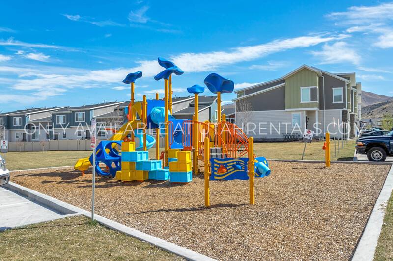 Townhouse for rent at 4249 E Hill View Dr, Eagle Mountain, UT 84005