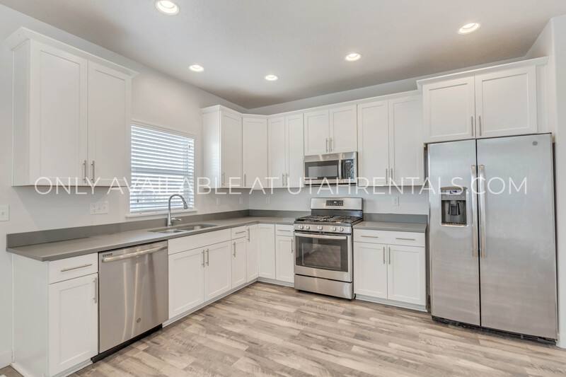 Townhouse for rent at 4249 E Hill View Dr, Eagle Mountain, UT 84005