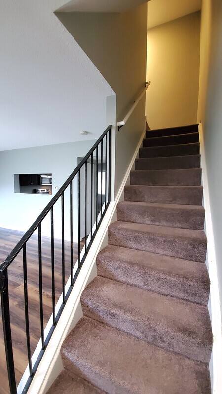 Townhouse for rent at 454 N 18th Ave, Hiawatha, IA 52233