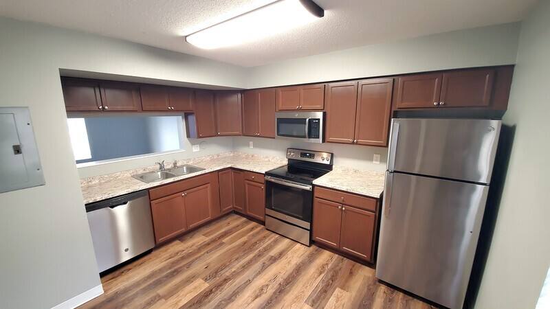 Townhouse for rent at 454 N 18th Ave, Hiawatha, IA 52233