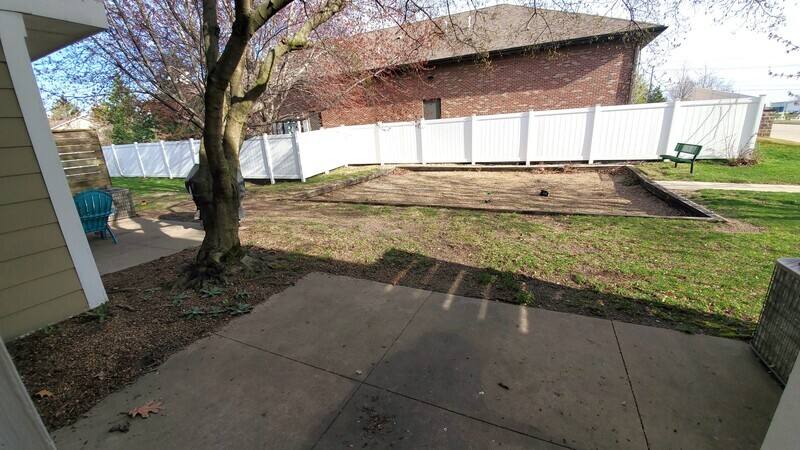 Townhouse for rent at 454 N 18th Ave, Hiawatha, IA 52233
