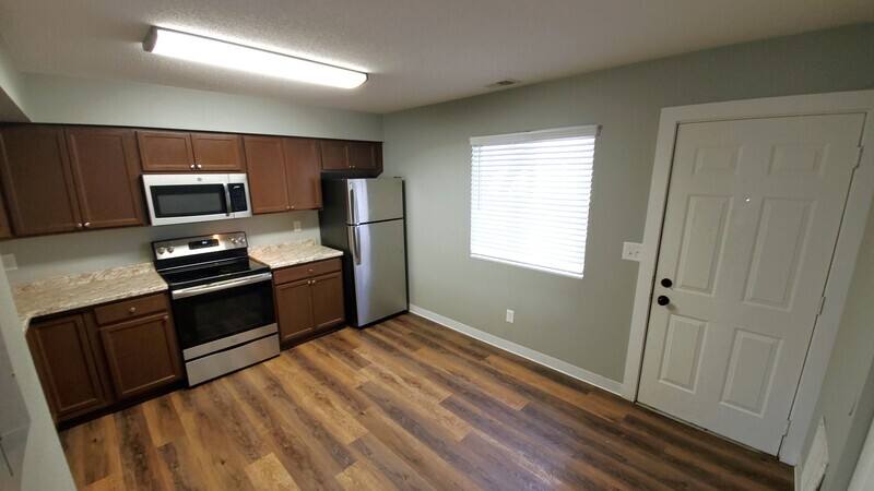 Townhouse for rent at 454 N 18th Ave, Hiawatha, IA 52233