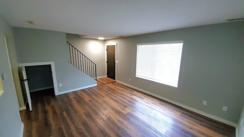 Townhouse for rent at 454 N 18th Ave, Hiawatha, IA 52233