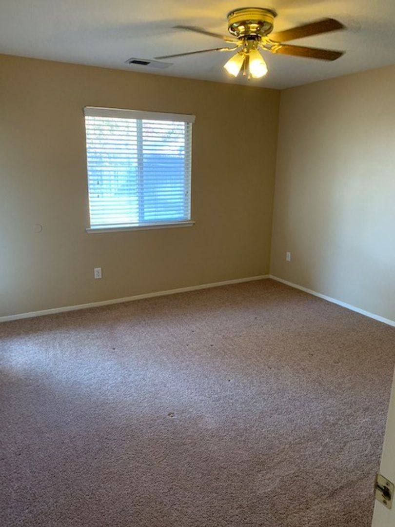 House for rent at 512 Windsor Dr, Hanford, CA 93230