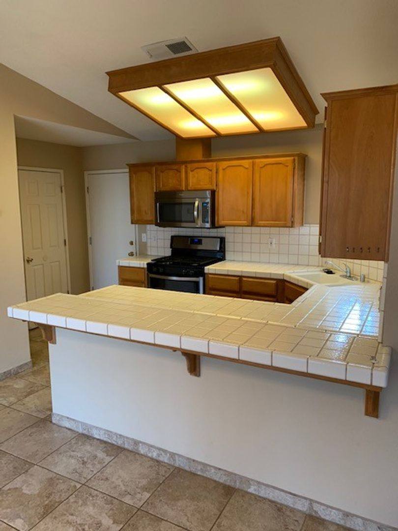 House for rent at 512 Windsor Dr, Hanford, CA 93230