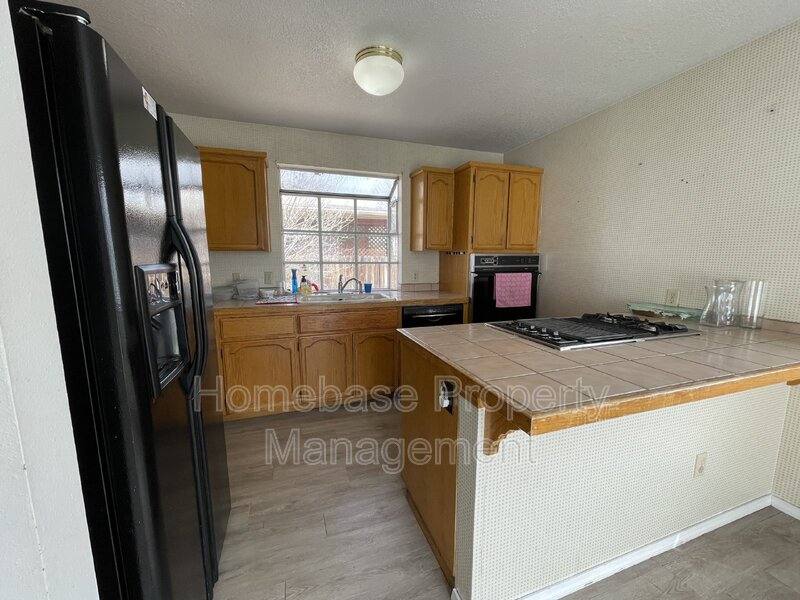 House for rent at 1901 Ranch Dr, Farmington, NM 87401