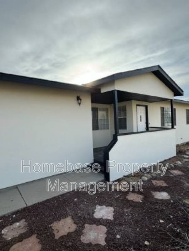 House for rent at 1901 Ranch Dr, Farmington, NM 87401