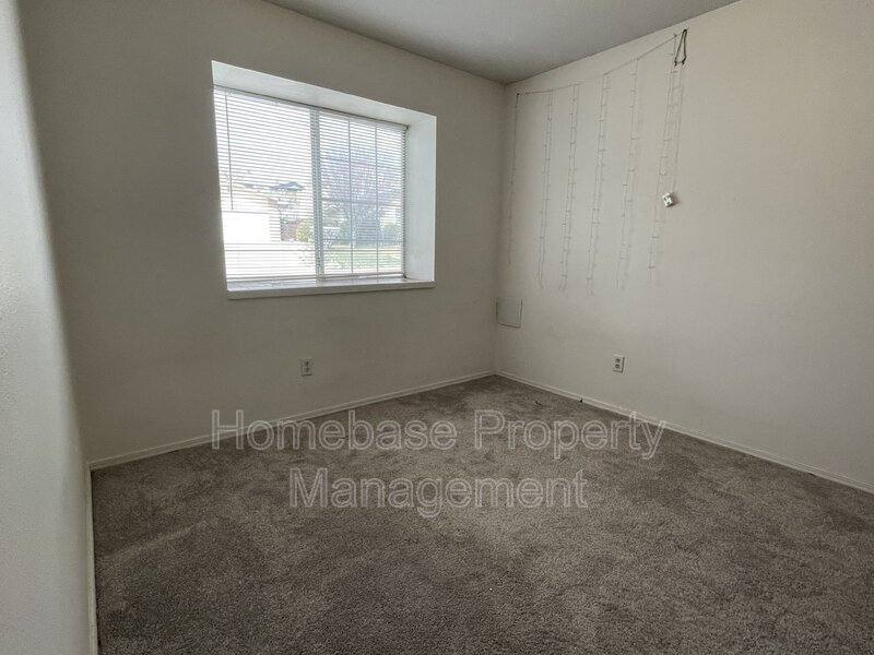 House for rent at 1901 Ranch Dr, Farmington, NM 87401