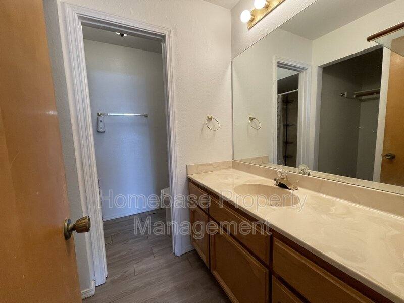 House for rent at 1901 Ranch Dr, Farmington, NM 87401