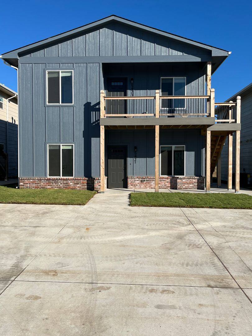 Townhouse for rent at 5421-23 N Gray Dr, Wichita, KS 67219