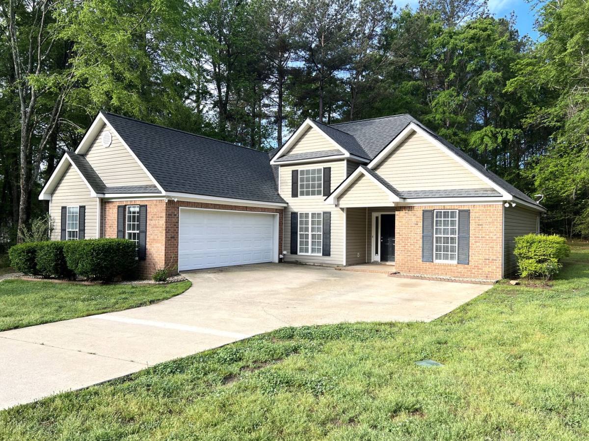House for rent at 134 Stone Brooke Dr, Gray, GA 31032