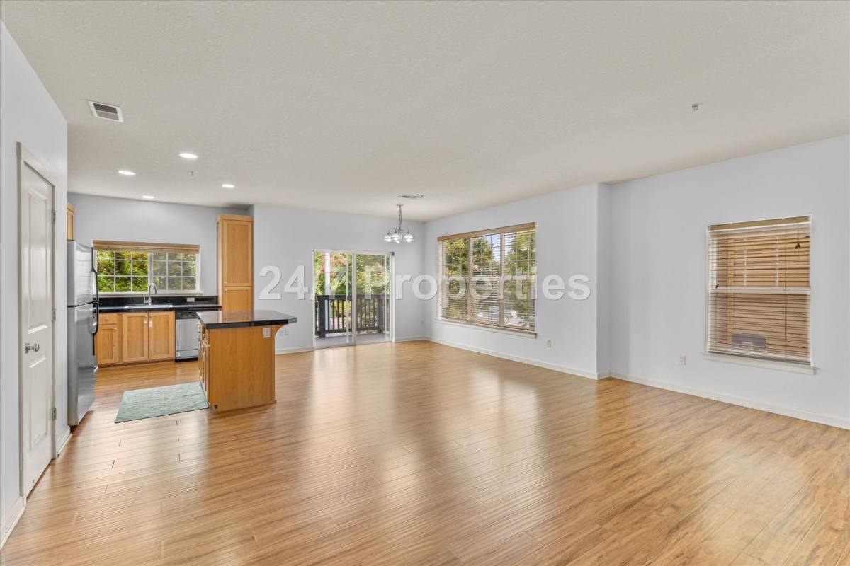 Townhouse for rent at 1050 SW 170th Ave, Beaverton, OR 97003