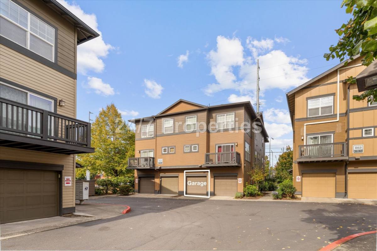 Townhouse for rent at 1050 SW 170th Ave, Beaverton, OR 97003