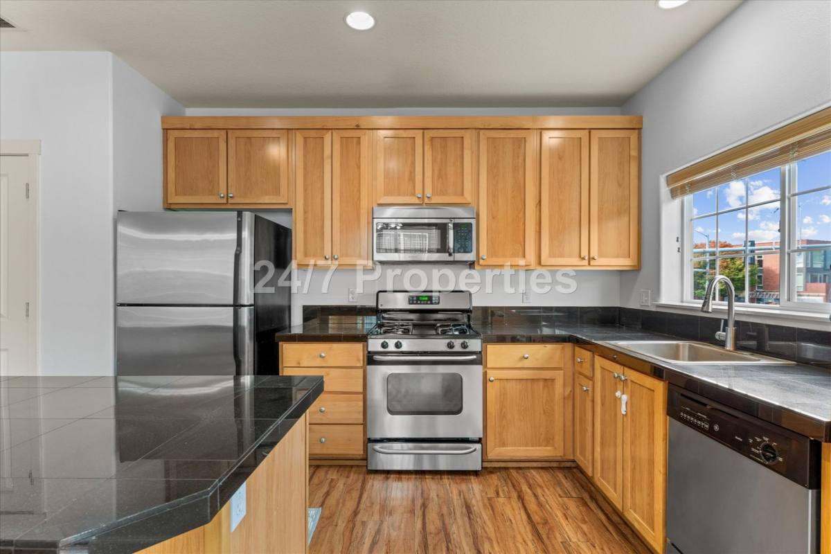 Townhouse for rent at 1050 SW 170th Ave, Beaverton, OR 97003
