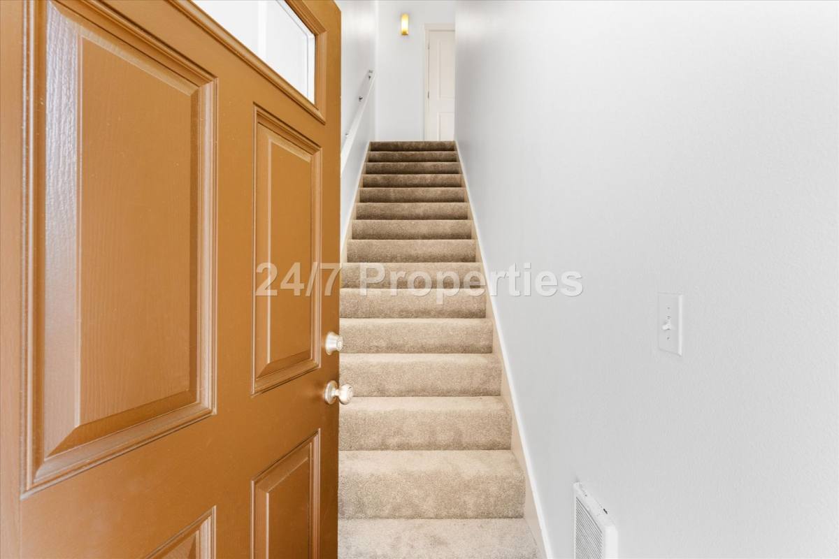 Townhouse for rent at 1050 SW 170th Ave, Beaverton, OR 97003